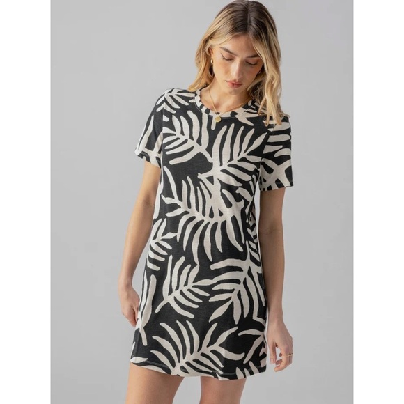 Sanctuary Dresses & Skirts - Sanctuary Night Palm Tshirt Dress Medium